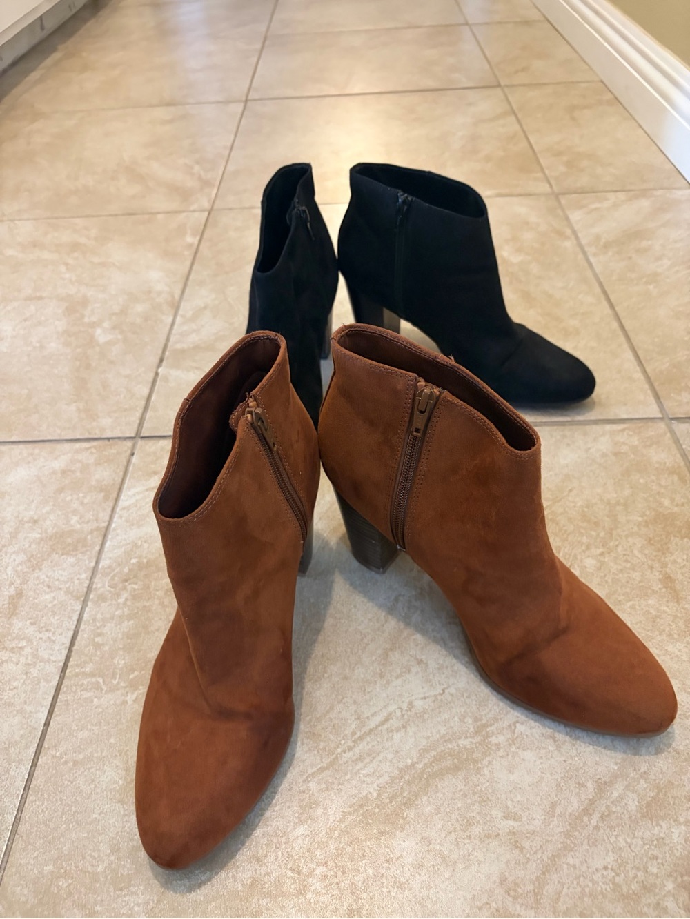 Old Navy Suede Ankle Booties in Brown and Black 🖤🤎 8 & 9